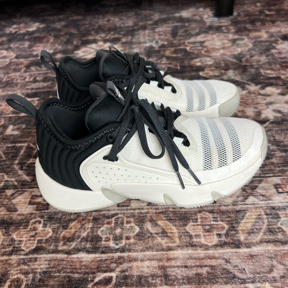 adidas Kids Basketball Sneakers Size 3 Black White Youth Athletic Shoes